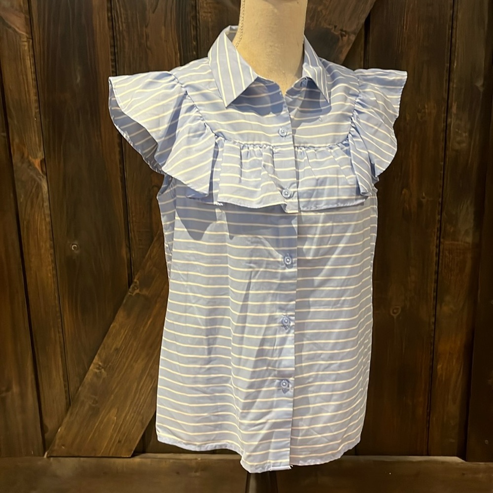 Who what wear blue and white stripped short sleeve frilly blouse